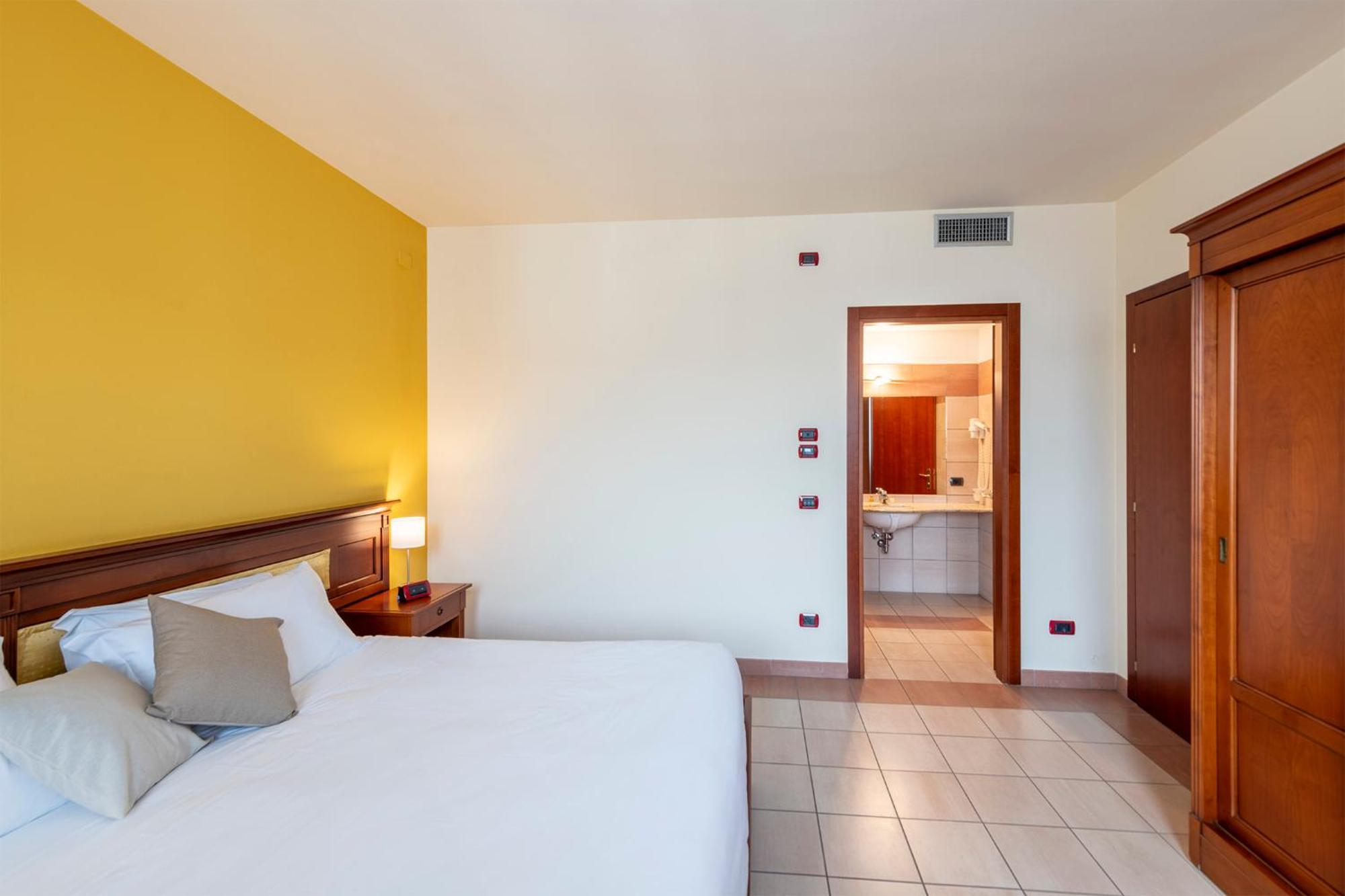 Hotel Vecchio Casello Castelleone Exteriör bild