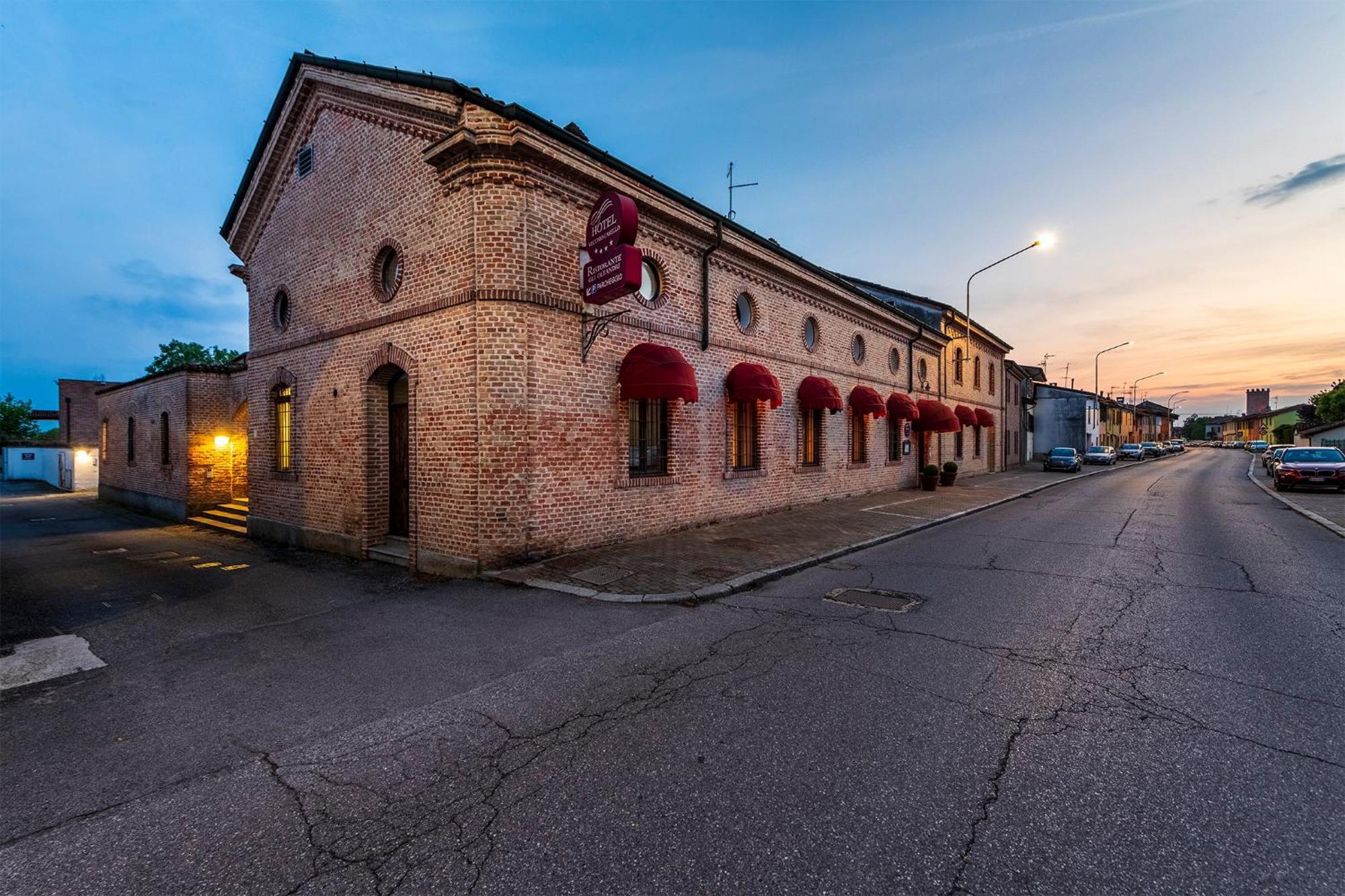Hotel Vecchio Casello Castelleone Exteriör bild
