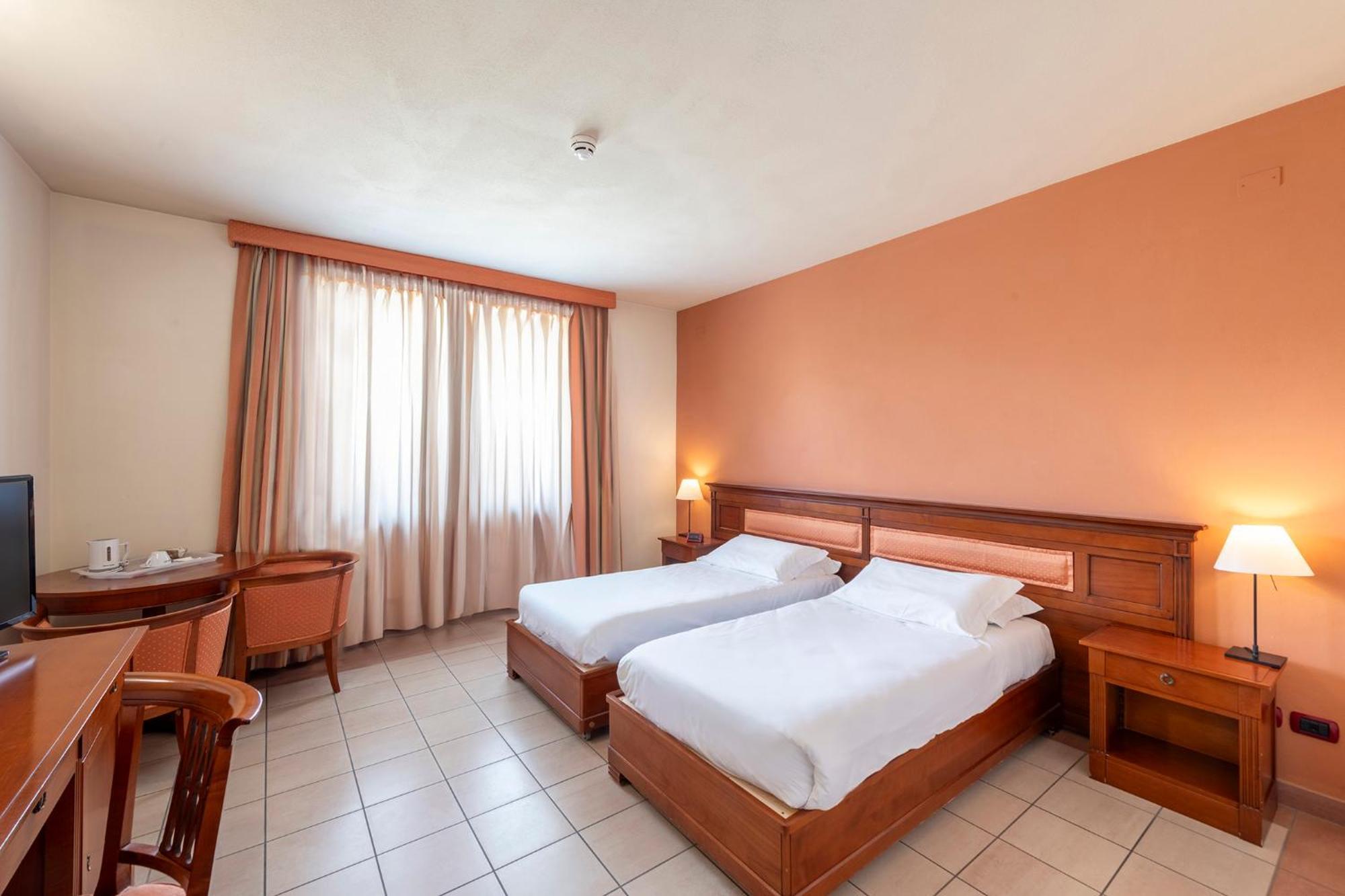 Hotel Vecchio Casello Castelleone Exteriör bild